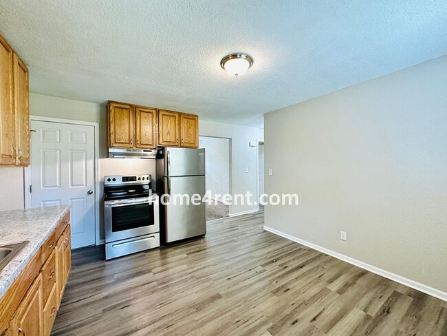 Building Photo - Adorable Duplex Home in KCK w/ Stainless S...