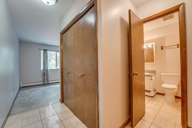 Building Photo - Locust312 (CW-KS)