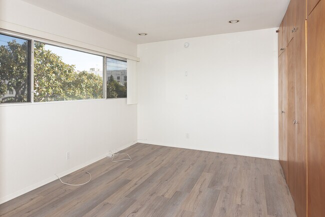 Building Photo - 8635 Cashio St