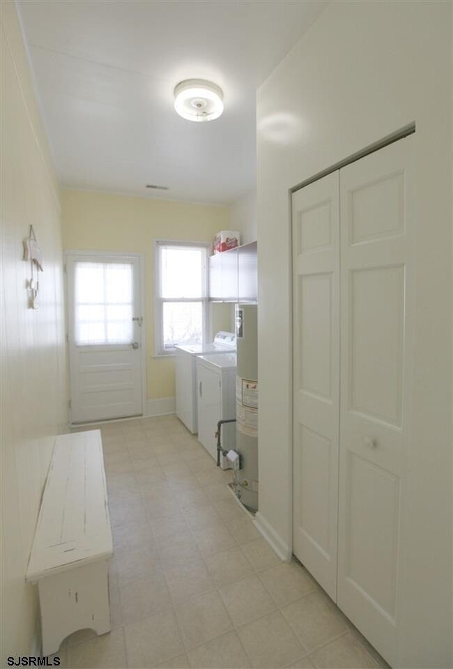 Building Photo - 104 N 35th Ave