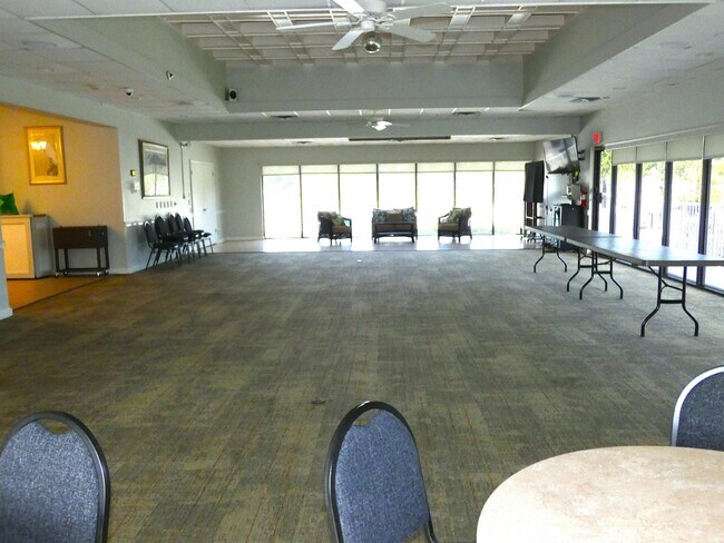 Building Photo - 18081 SE Country Club Dr