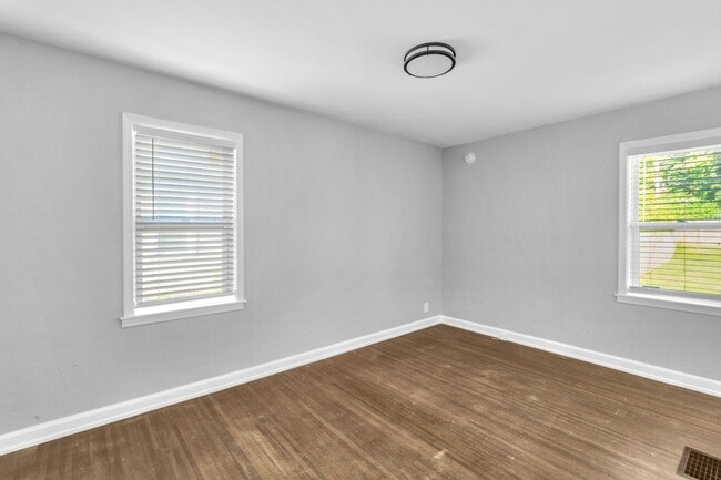 Building Photo - 5017 Indianola Ave