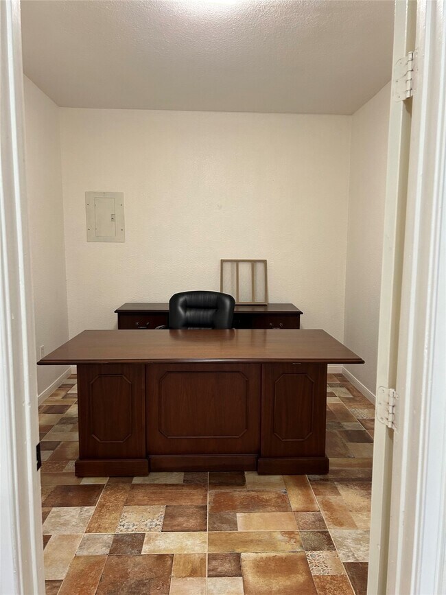 Building Photo - 7424 Lindencrest St