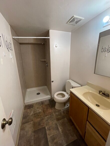 Building Photo - 810 NE Michigan St