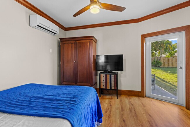 Building Photo - 4780 SE Bayshore Terrace