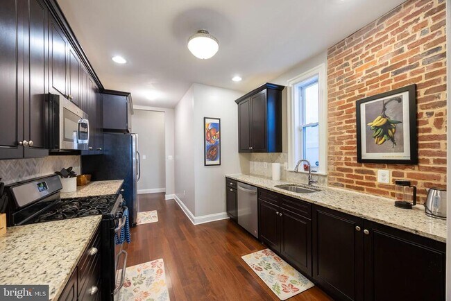 Building Photo - 314 E 22nd St