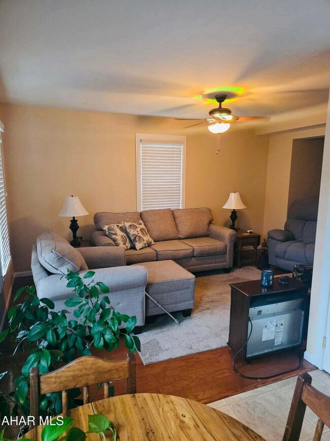 Building Photo - 215 Garber St