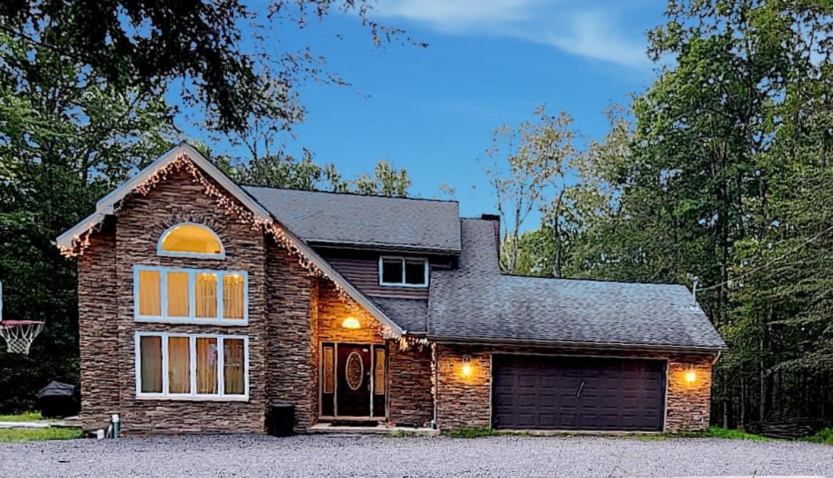 Building Photo - 157 Main St