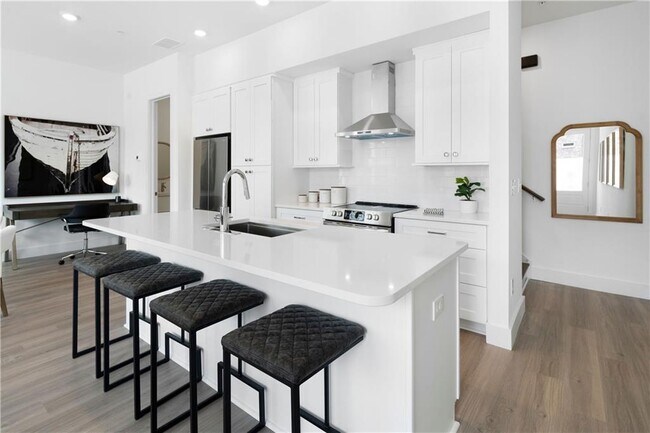 Building Photo - 9040 Main St