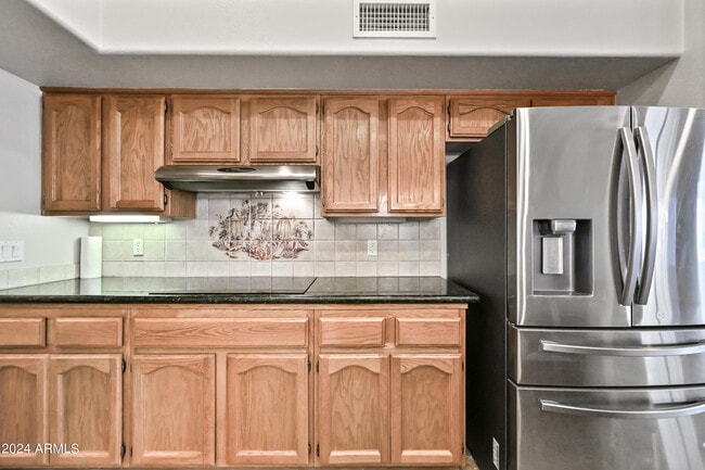 Building Photo - 6520 W Robin Ln