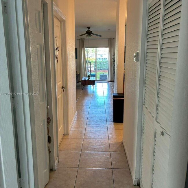 Building Photo - 9133 Pershore Pl