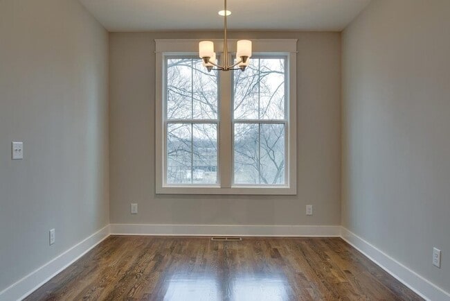 Building Photo - 942 Strouse Ave