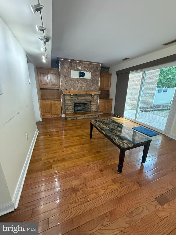 Building Photo - 1080 Pendleton Ct