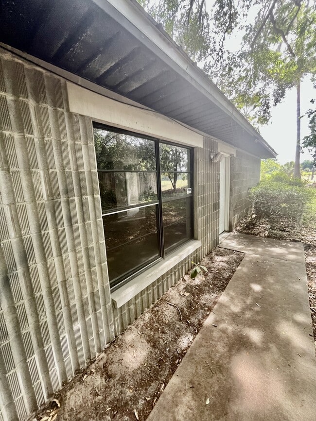 Primary Photo - 2321 SW 31st Pl