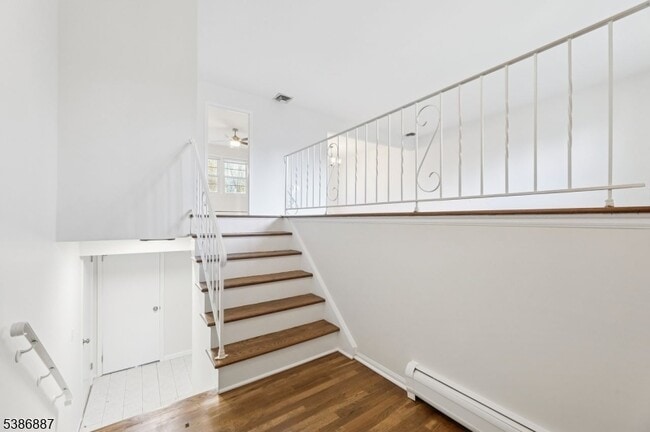 Building Photo - 71 Roosevelt St