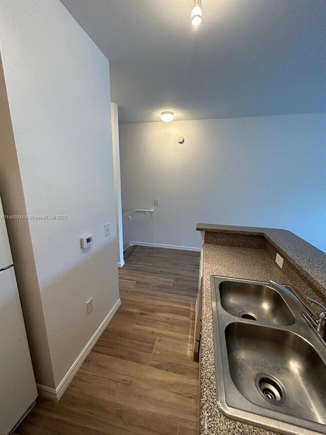 Building Photo - 280 Crestwood Cir