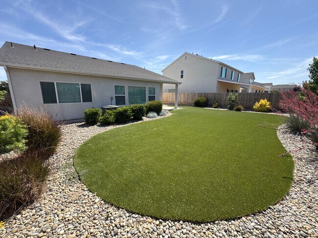 Building Photo - Lennar Home with Solar Available now for m...