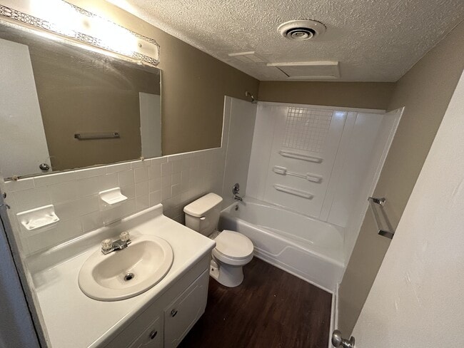 Building Photo - 3210 Tallywood Dr