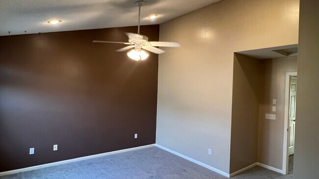 Building Photo - 7866 Old Carriage Ct