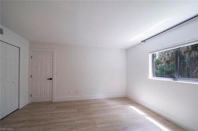 Building Photo - 17456 Silver Fox Dr