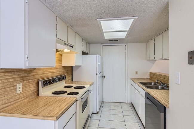 Building Photo - 2 Bedroom Condo in West Lake Hills- Eanes ISD