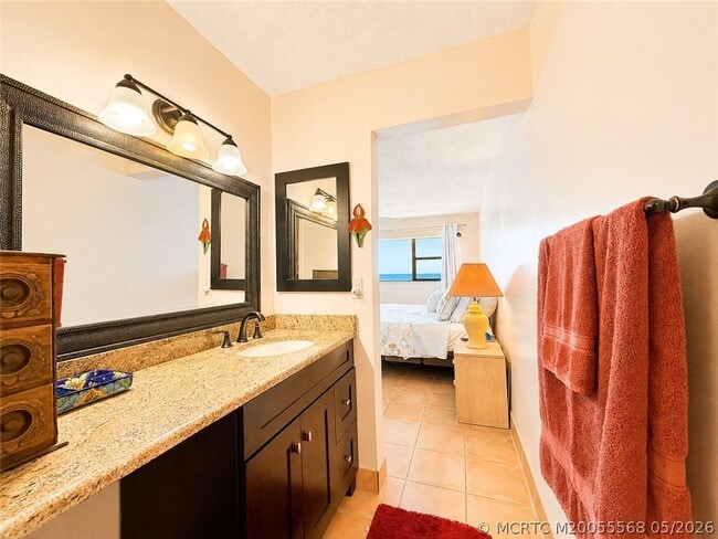 Building Photo - 7440 S Ocean Dr