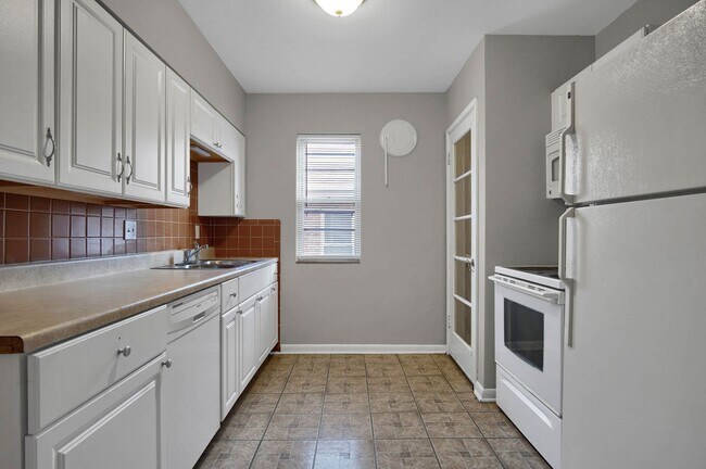 Building Photo - Living on Fyler is so Hawt Right Now