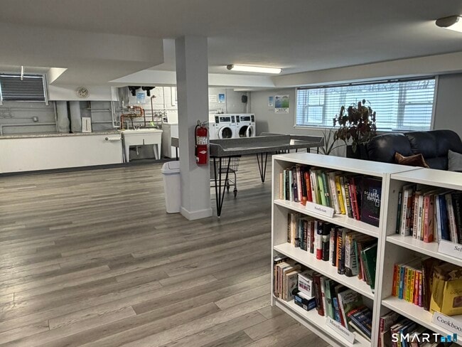 Building Photo - 893 Farmington Ave