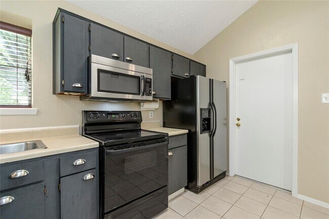 Building Photo - 6903 Foxmont Ln