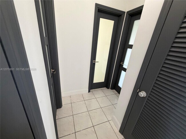 Building Photo - 4175 SW 87th Ave