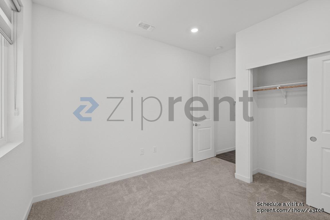 Building Photo - 1074 Osprey Dr