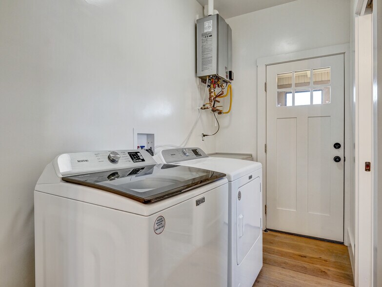 Building Photo - 1075 43rd St