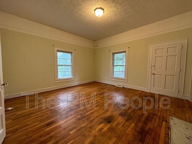 Building Photo - 113 S 7th St