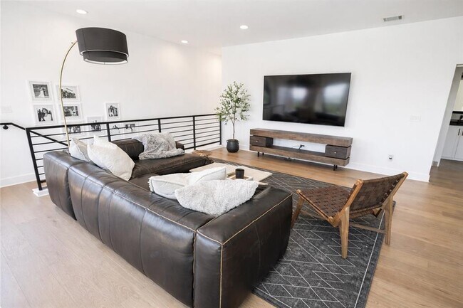 Building Photo - 8501 Bronco Ln