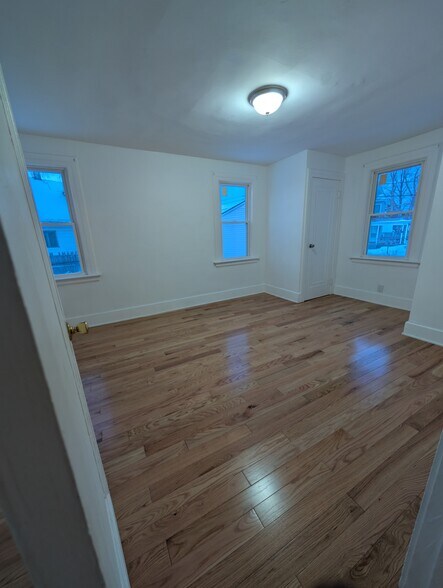 Bedroom view facing second closet - 1532 Sunset Ave