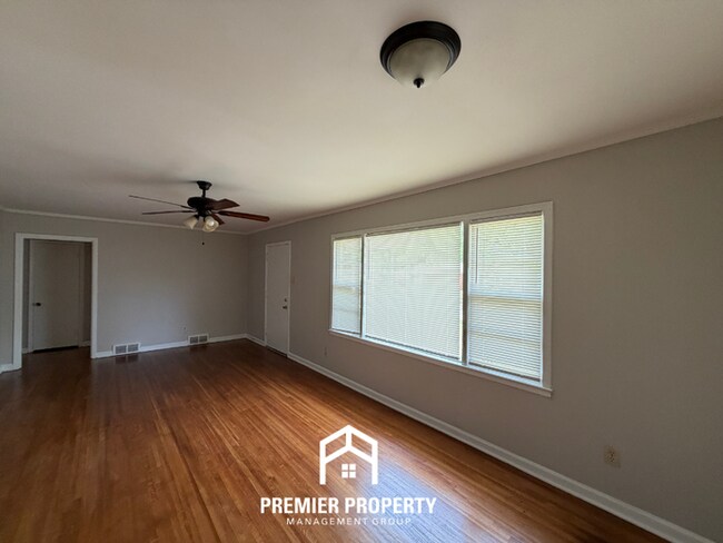 Building Photo - Charming 3BR/2BA in High-Demand 38117 | Hardwood Floors & Fenced Yard