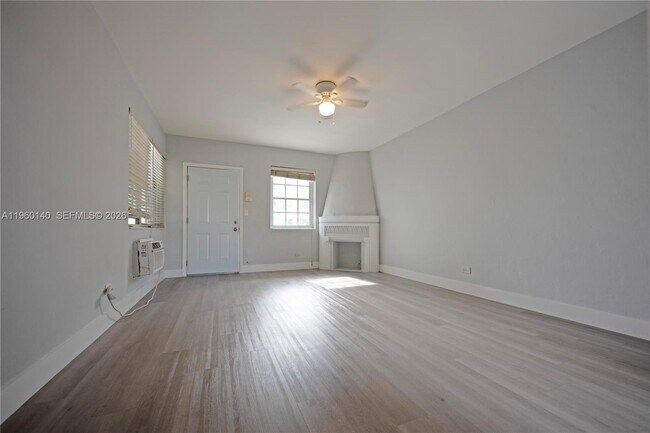 Building Photo - 2383 Flamingo Dr