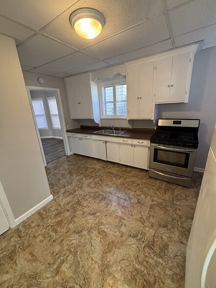 Building Photo - 472 Case Ave