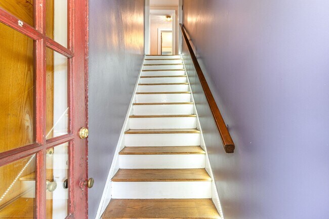 Building Photo - Green Hills Apartment for Rent!