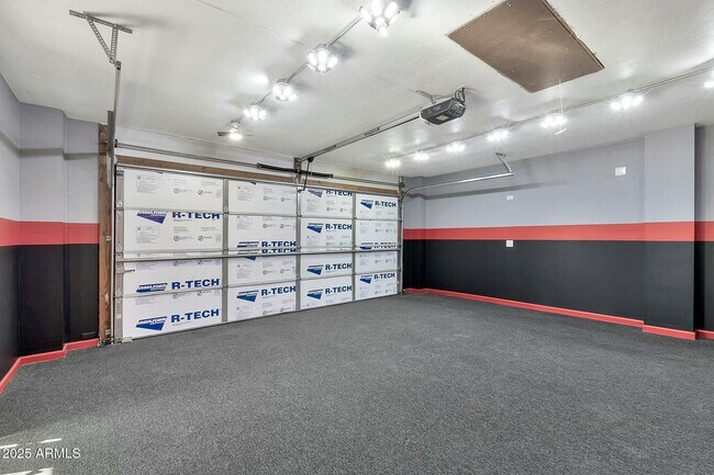 Building Photo - 3922 E Dahlia Dr