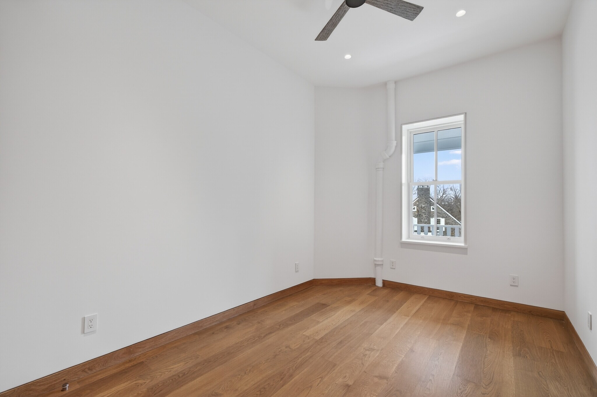 Building Photo - 316 Wall St