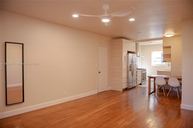 Building Photo - 10078 E Bay Harbor Dr