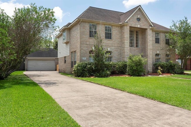 Building Photo - 2439 Shelby Park Dr