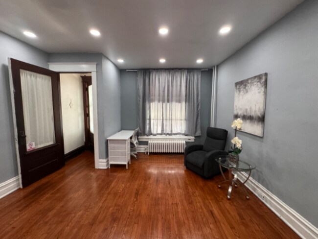 Building Photo - 1217 W Allen St