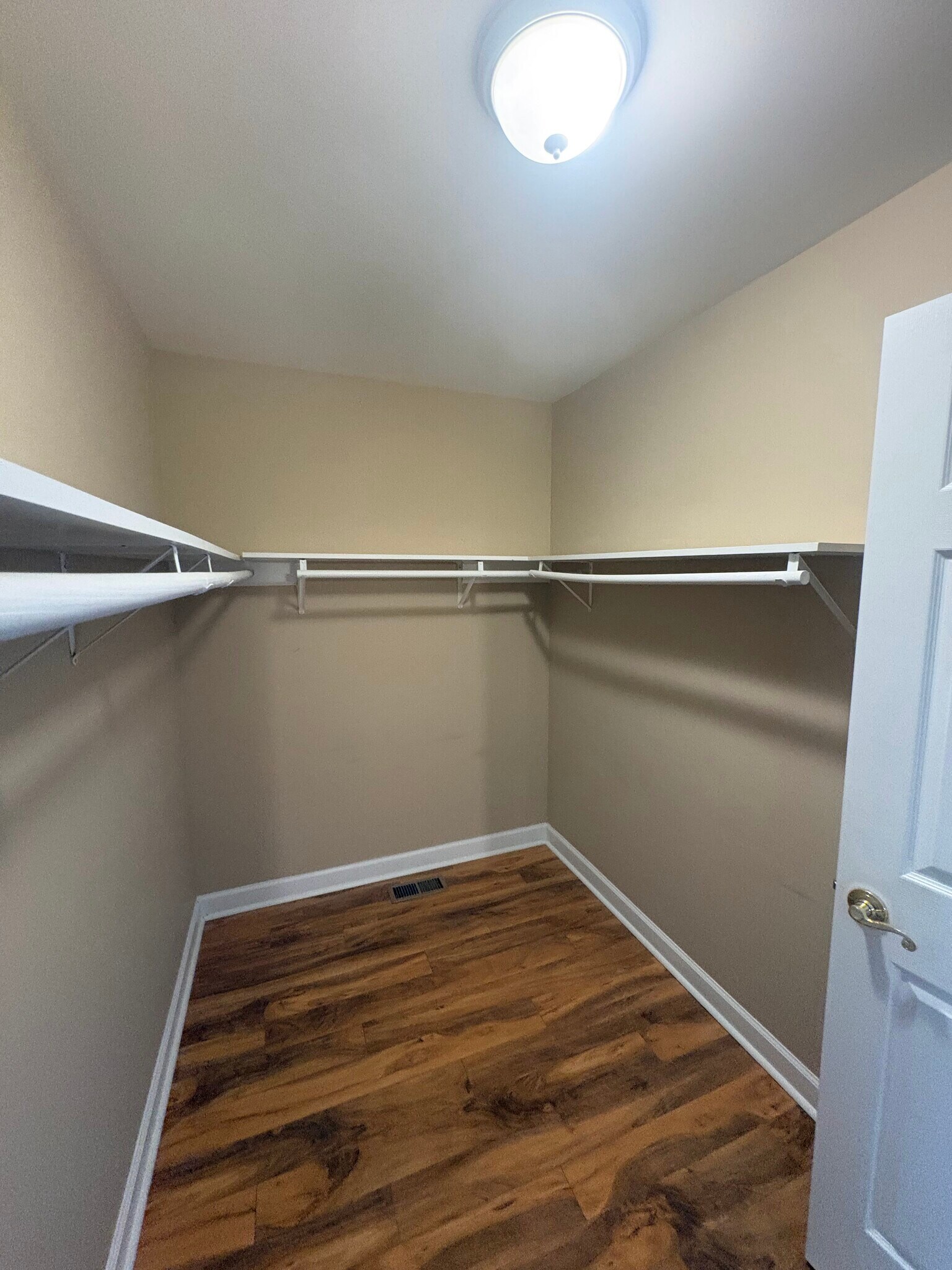 MBR Closet - 2904 Norfolk St