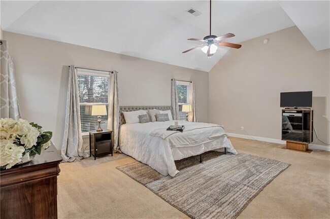 Building Photo - 1141 Carillon Dr SE