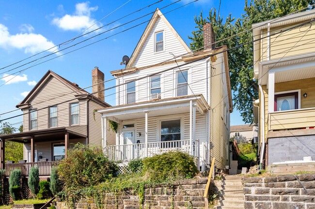 Building Photo - 362 Republic St