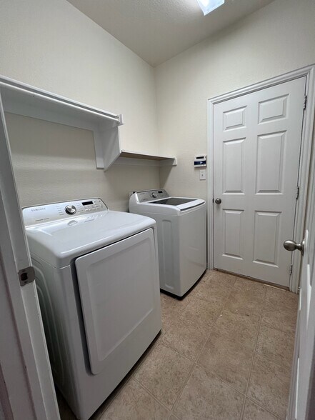 Building Photo - 706 Cedar Cove Dr