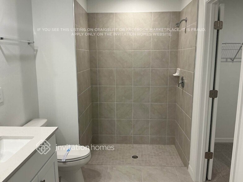 Building Photo - 21237 Pemberton Ave