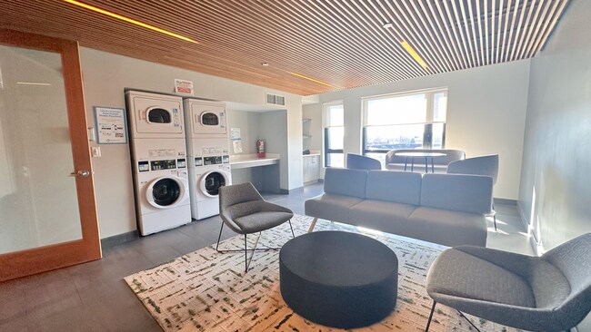 Building Photo - 627 Columbus Ave